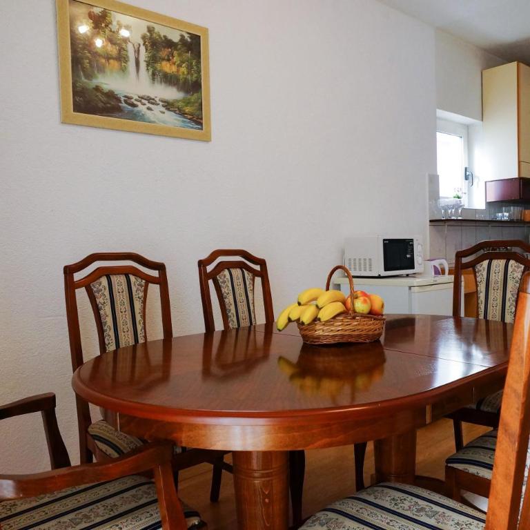 Guest House Heart of Budva - Dvokrevetna Soba sa Bračnim Krevetom i Balkonom - 10