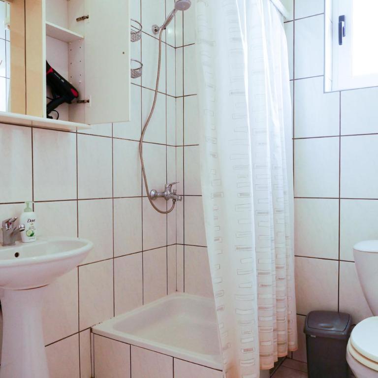 Guest House Heart of Budva - Dvokrevetna Soba sa Bračnim Krevetom i Balkonom - 14