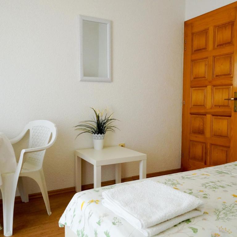 Guest House Heart of Budva - Dvokrevetna Soba sa Bračnim Krevetom i Balkonom - 5