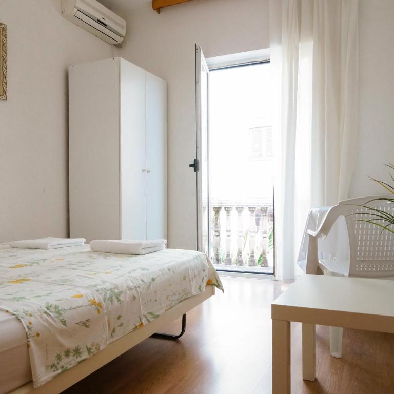 Guest House Heart of Budva - Dvokrevetna Soba sa Bračnim Krevetom i Balkonom - 16