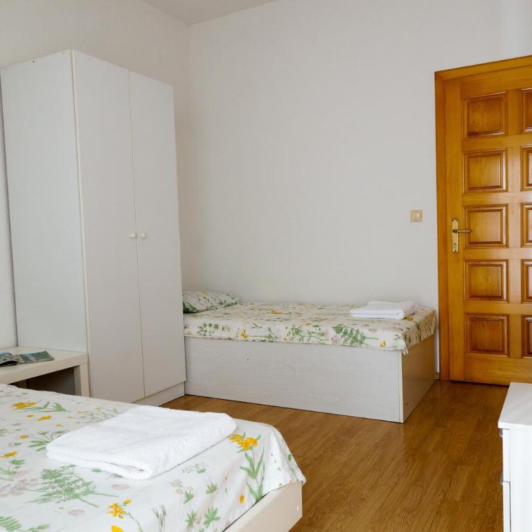 Guest House Heart of Budva - Trokrevetna Soba sa Sopstvenim Kupatilom - 18