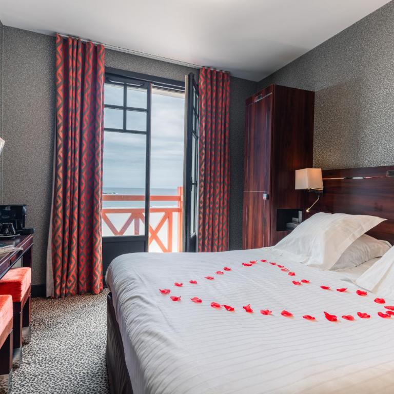 Les Ambassadeurs, Logis Hotel, sa crêperie et son rooftop - Saint Malo Plage - Chambre Double - Vue sur Mer - 8