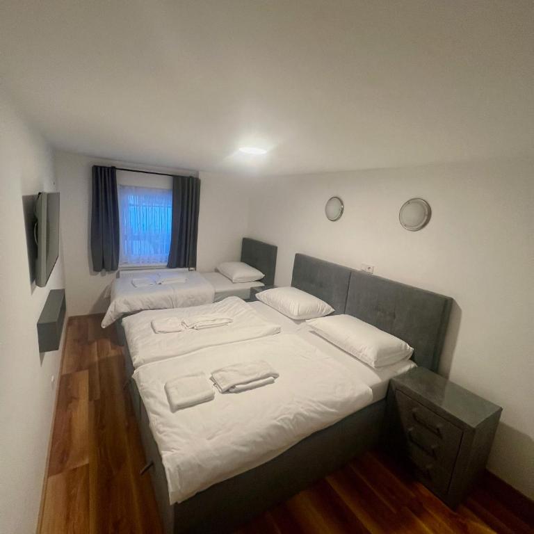 Hotel Genta - Zweibettzimmer mit Gemeinschafts-WC - 1