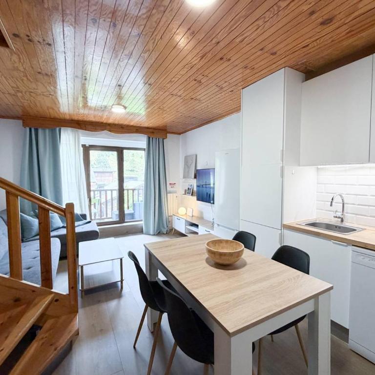 Ático Dúplex Con Increibles Vistas a La Valle De Incles - Parking Gratis l by BonesVacances - Apartamento de 2 dormitorios - 57