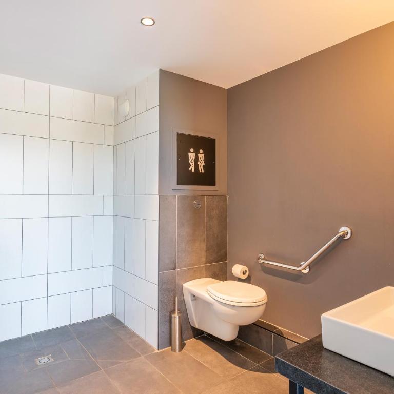 B&B HOME La Ciotat - Chambre Double - Accessible aux Personnes à Mobilité Réduite - 1