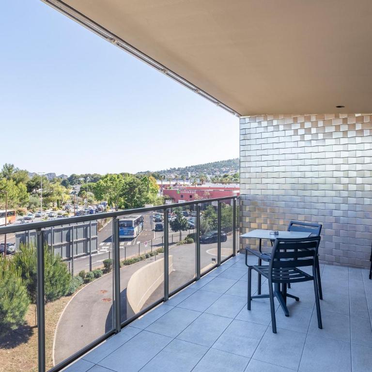 B&B HOME La Ciotat - Chambre Double - Accessible aux Personnes à Mobilité Réduite - 2