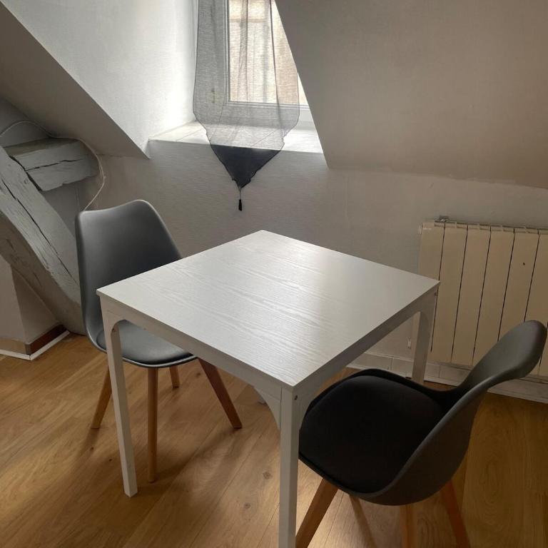 Superbe appartement avec chambre proche lycées - Appartement 1 Chambre - 3