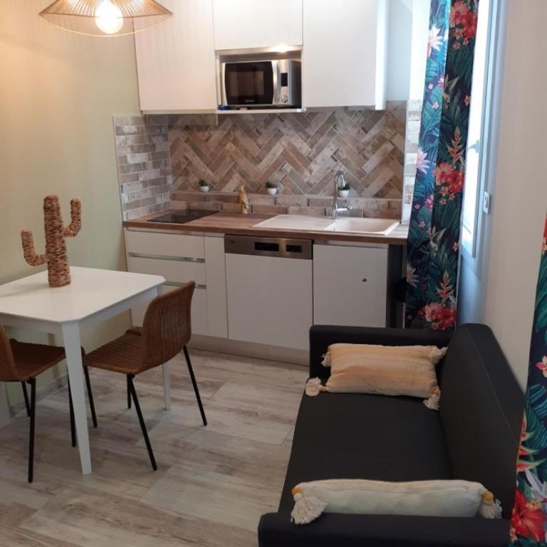 Le studio D'auguste- Cœur de Nîmes-chaleureux-emplacement idéal - Appartement Supérieur - 12