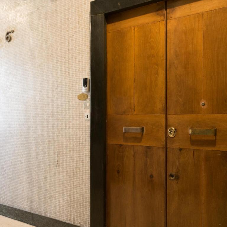 Piazza Carità- Vista Vesuvio- 4 camere -16 ospiti - Appartamento Premier con 4 Camere da Letto - 20