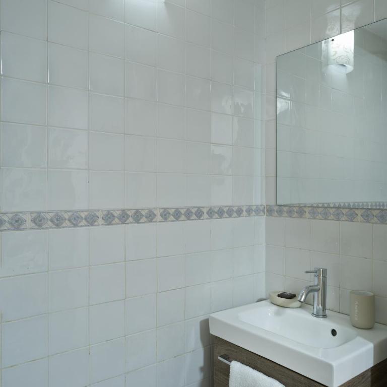 Piazza Carità- Vista Vesuvio- 4 camere -16 ospiti - Appartamento Premier con 4 Camere da Letto - 11