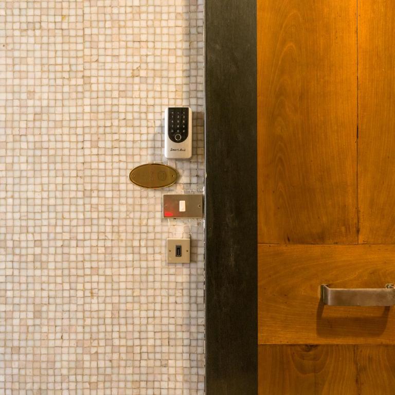 Piazza Carità- Vista Vesuvio- 4 camere -16 ospiti - Appartamento Premier con 4 Camere da Letto - 4
