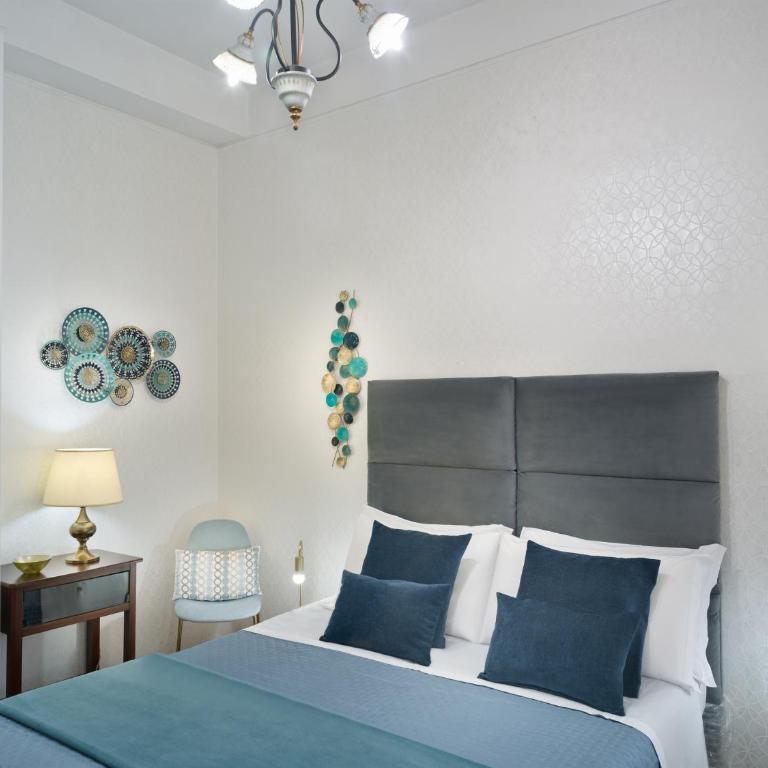 Piazza Carità- Vista Vesuvio- 4 camere -16 ospiti - Appartamento Premier con 4 Camere da Letto - 19