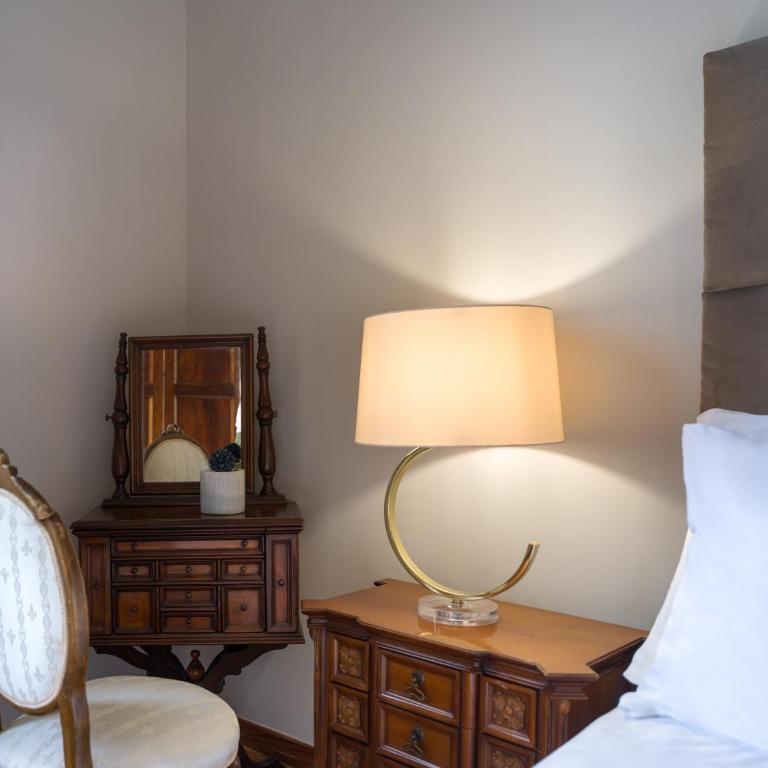 Piazza Carità- Vista Vesuvio- 4 camere -16 ospiti - Appartamento Premier con 4 Camere da Letto - 34