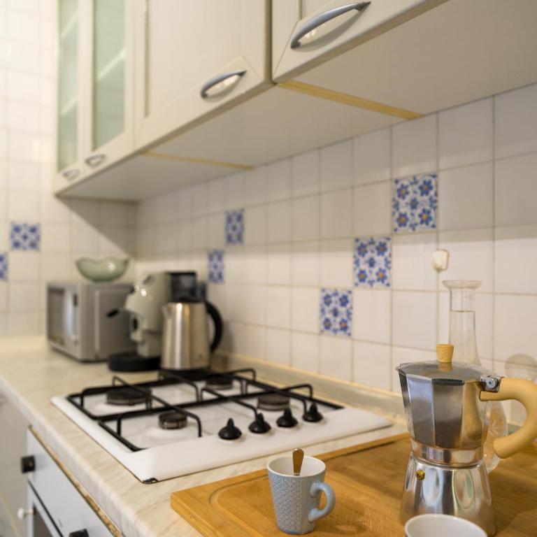 Piazza Carità- Vista Vesuvio- 4 camere -16 ospiti - Appartamento Premier con 4 Camere da Letto - 50