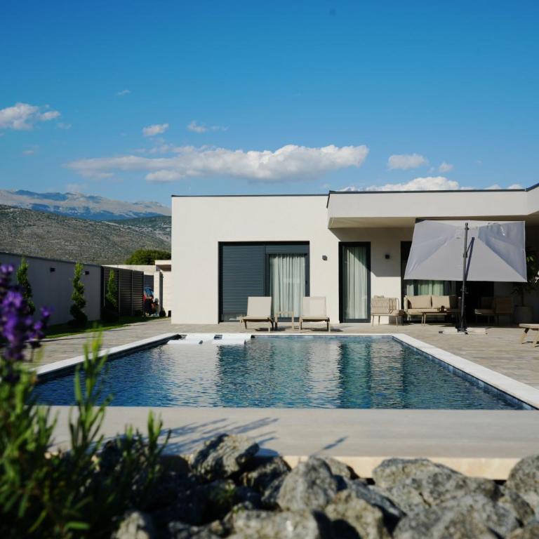 Vila Novaris - Villa - 2