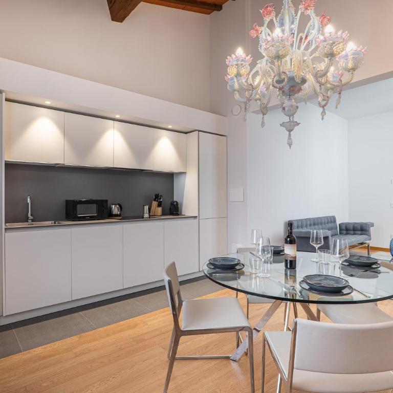 Entire Floor, 3 Luxury Apt, Sleeps 12, 100m Duomo, AC e WiFi - Appartamento con 3 Camere da Letto e con Vista - 9