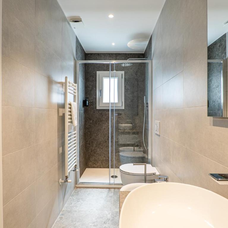 Entire Floor, 3 Luxury Apt, Sleeps 12, 100m Duomo, AC e WiFi - Appartamento con 3 Camere da Letto e con Vista - 11