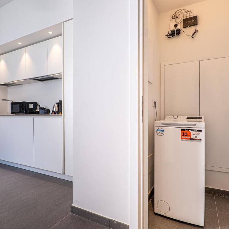Entire Floor, 3 Luxury Apt, Sleeps 12, 100m Duomo, AC e WiFi - Appartamento con 3 Camere da Letto e con Vista - 14