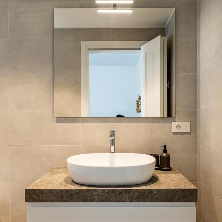 Entire Floor, 3 Luxury Apt, Sleeps 12, 100m Duomo, AC e WiFi - Appartamento con 3 Camere da Letto e con Vista - 40