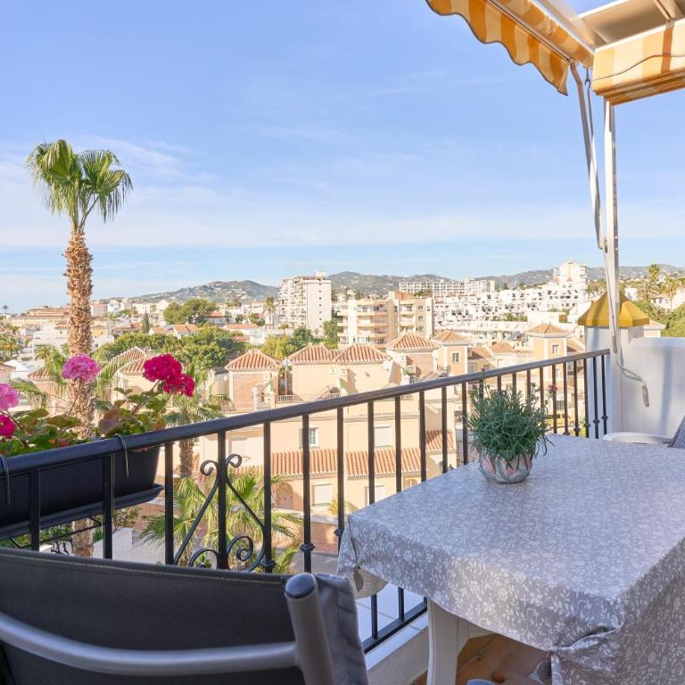 Casa Rosa Burriana Beach Nerja - Villa with Sea View - 2