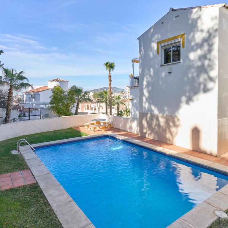 Casa Rosa Burriana Beach Nerja - Villa with Sea View - 1