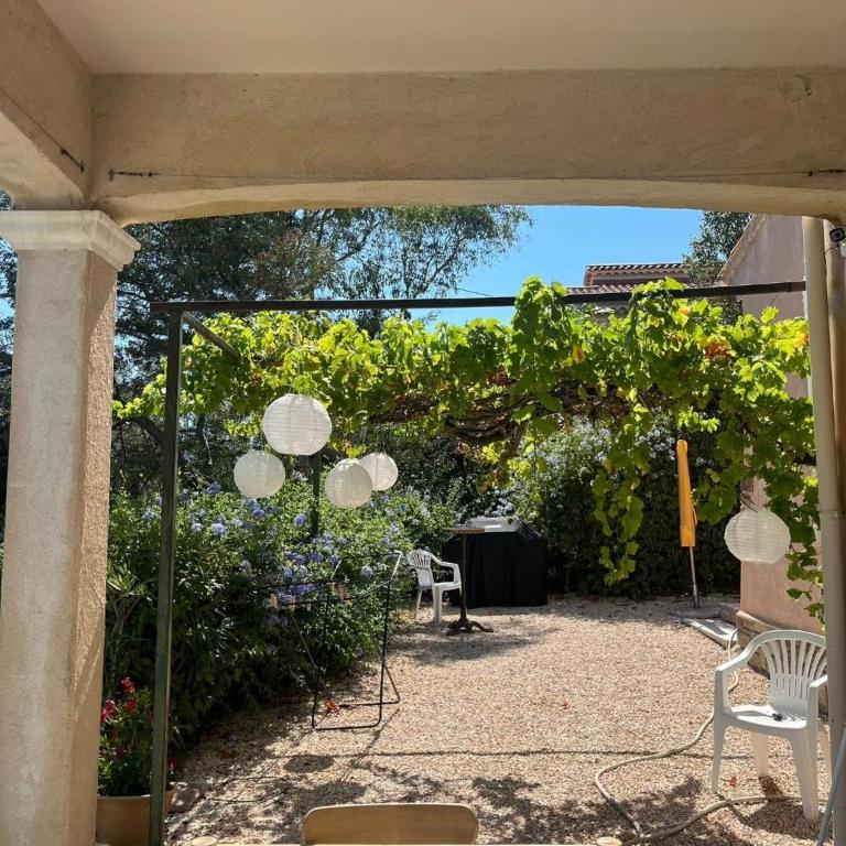 4 Bedrooms Villa Pool near sea - Villa - Vue sur Jardin - 23