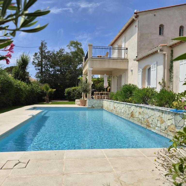 4 Bedrooms Villa Pool near sea - Villa - Vue sur Jardin - 2