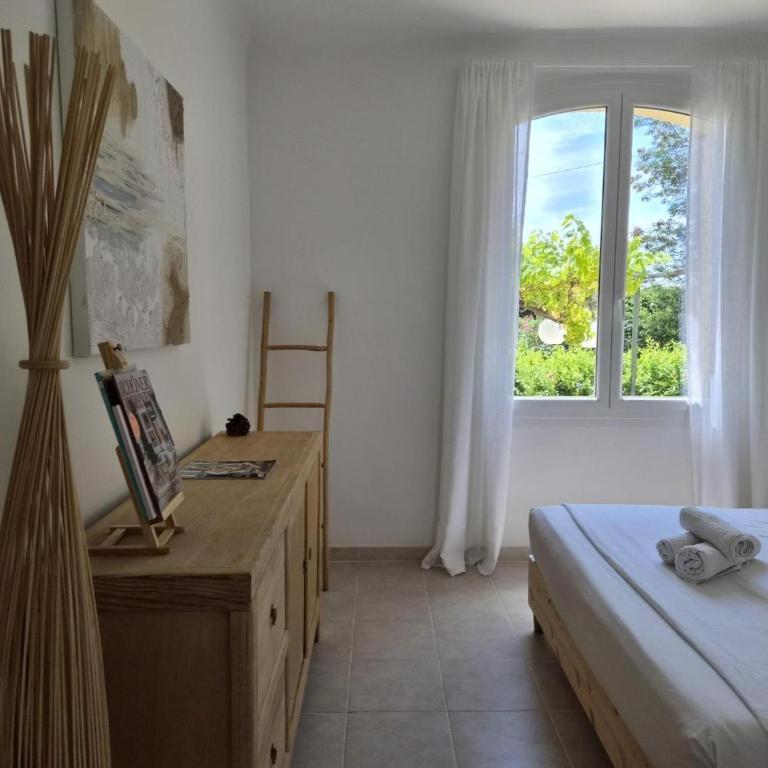 4 Bedrooms Villa Pool near sea - Villa - Vue sur Jardin - 12