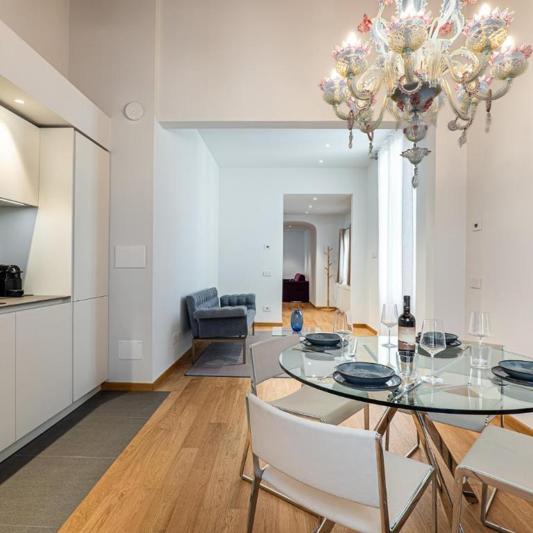 Entire Floor, 3 Luxury Apt, Sleeps 12, 100m Duomo, AC e WiFi - Appartamento con 3 Camere da Letto e con Vista - 55