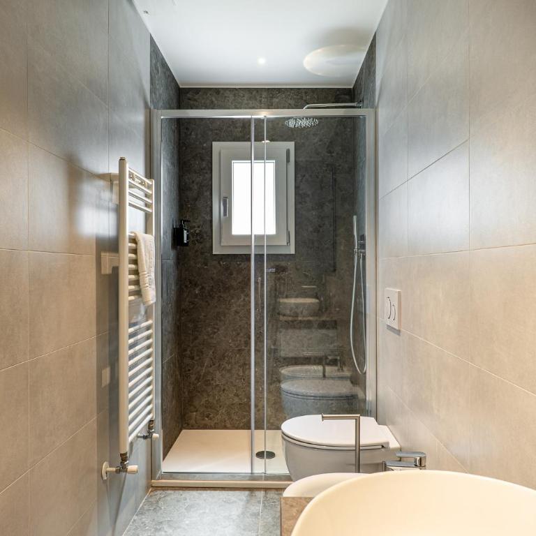 Entire Floor, 3 Luxury Apt, Sleeps 12, 100m Duomo, AC e WiFi - Appartamento con 3 Camere da Letto e con Vista - 63