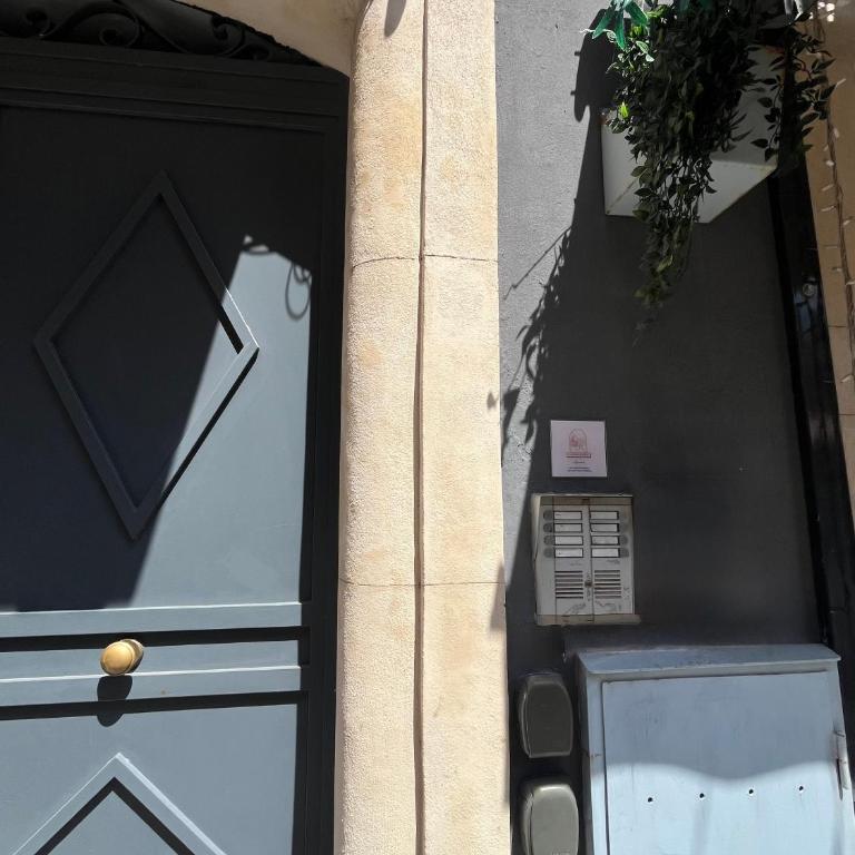 Il balcone su Gisira Apartment - casa a Catania - Two-Bedroom Apartment - 19