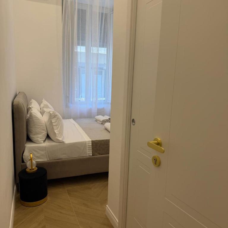 DOMUS LUIGI LEONE 2 - Camera Matrimoniale con Bagno Privato - 1