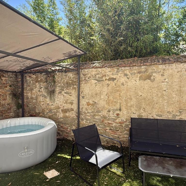 Séjour de charme au cœur de Carcassonne - Two-Bedroom Apartment with Garden View - 2