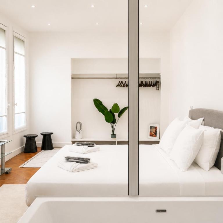 Prestige Eiffel Tower Haussmannien 3 Chambres - Three-Bedroom Apartment - 15