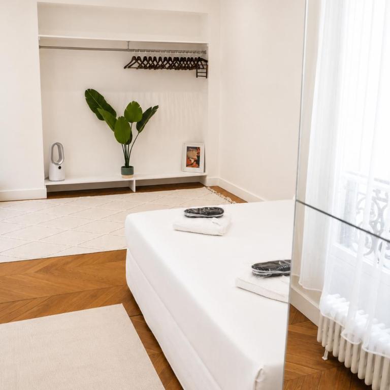 Prestige Eiffel Tower Haussmannien 3 Chambres - Three-Bedroom Apartment - 16