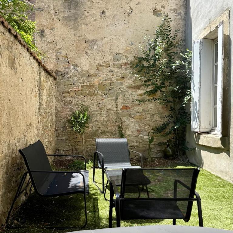 Séjour de charme au cœur de Carcassonne - Two-Bedroom Apartment with Garden View - 4