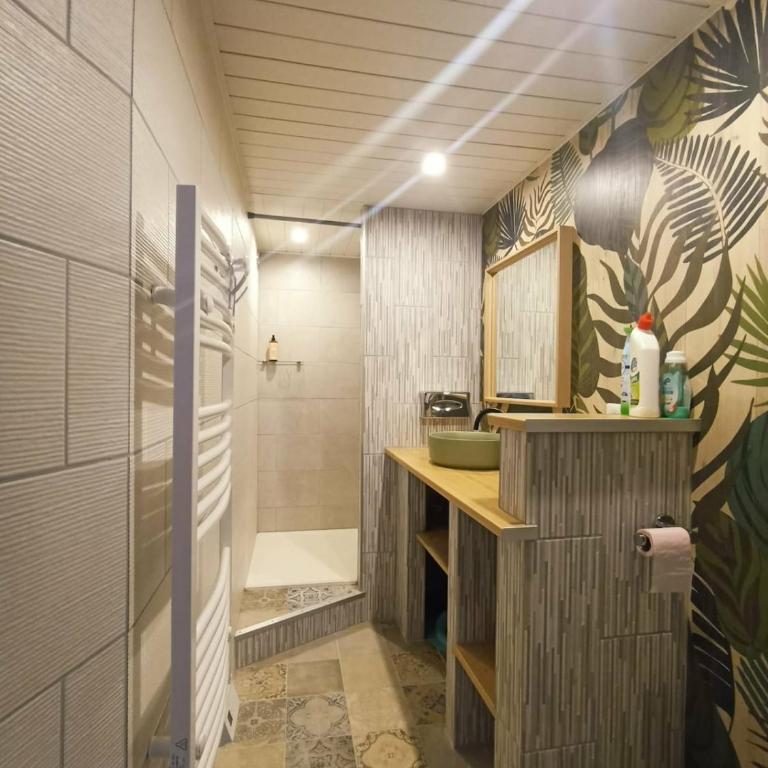 Cozy space with private jacuzzi & pool, Annecy - Appartement 1 Chambre - 3
