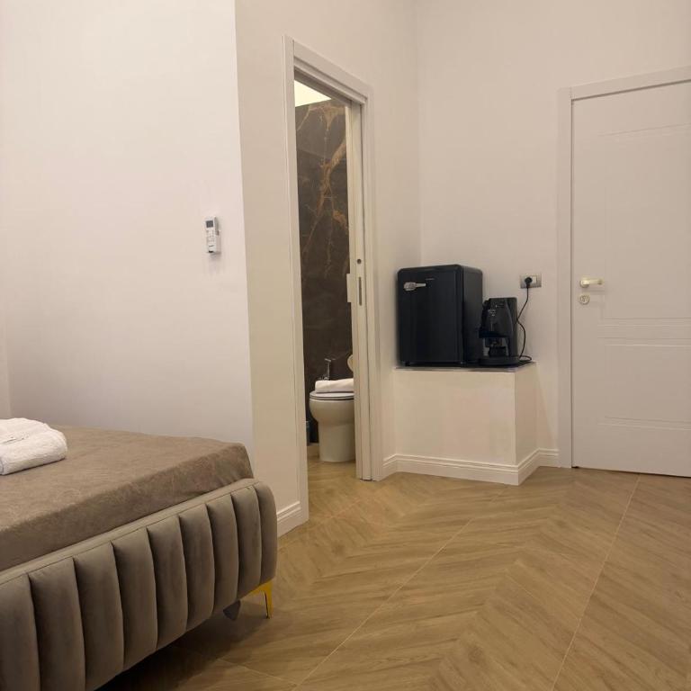 DOMUS LUIGI LEONE 2 - Camera Tripla con Bagno Privato - 4