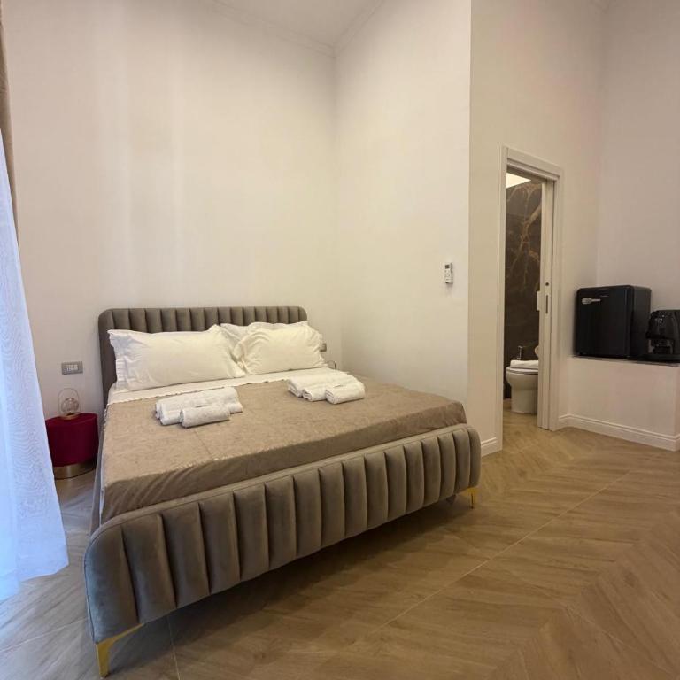 DOMUS LUIGI LEONE 2 - Camera Tripla con Bagno Privato - 7