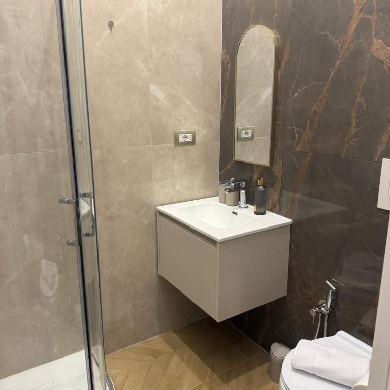 DOMUS LUIGI LEONE 2 - Camera Tripla con Bagno Privato - 2