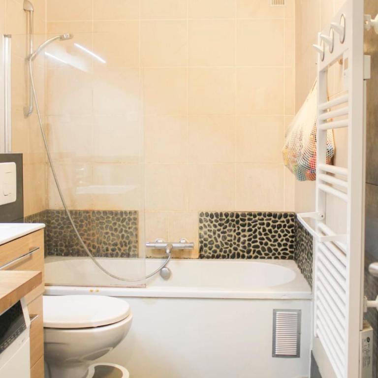 Grand appartement familial avec balcon et parking - Appartement - 22