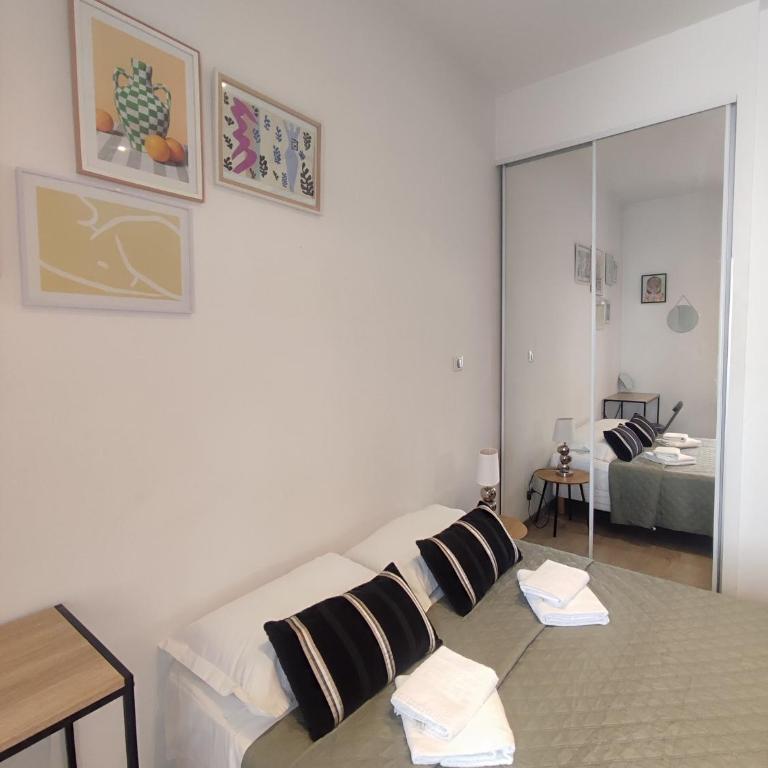 Studio de 25m2 - Extra centre - À 5 min à pied des plages - Commerces et restaurants sur place - Clim - Wifi - EXCEPTIONNEL - Studio Supérieur - 1