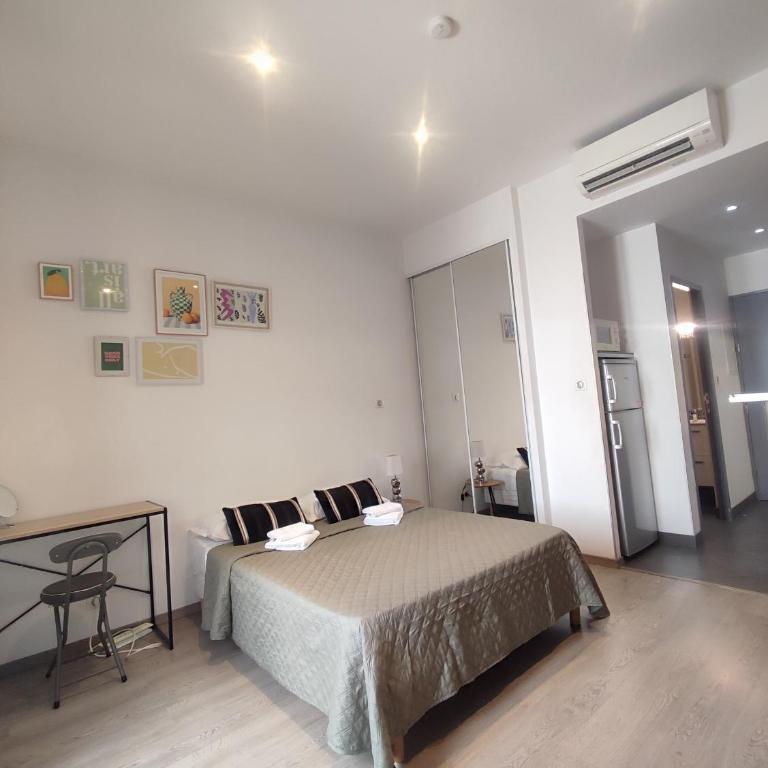Studio de 25m2 - Extra centre - À 5 min à pied des plages - Commerces et restaurants sur place - Clim - Wifi - EXCEPTIONNEL - Studio Supérieur - 6