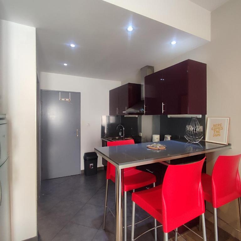 Studio de 25m2 - Extra centre - À 5 min à pied des plages - Commerces et restaurants sur place - Clim - Wifi - EXCEPTIONNEL - Studio Supérieur - 9