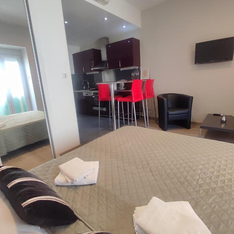 Studio de 25m2 - Extra centre - À 5 min à pied des plages - Commerces et restaurants sur place - Clim - Wifi - EXCEPTIONNEL - Studio Supérieur - 11