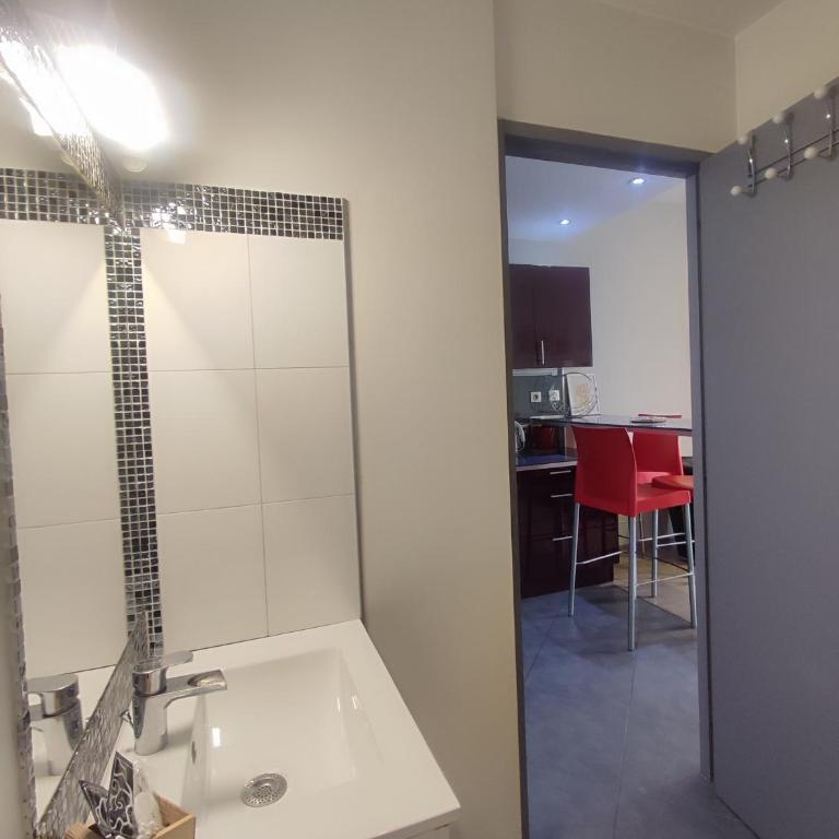 Studio de 25m2 - Extra centre - À 5 min à pied des plages - Commerces et restaurants sur place - Clim - Wifi - EXCEPTIONNEL - Studio Supérieur - 12