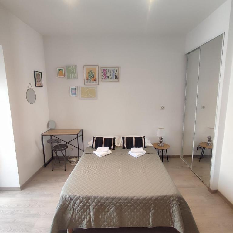 Studio de 25m2 - Extra centre - À 5 min à pied des plages - Commerces et restaurants sur place - Clim - Wifi - EXCEPTIONNEL - Studio Supérieur - 15
