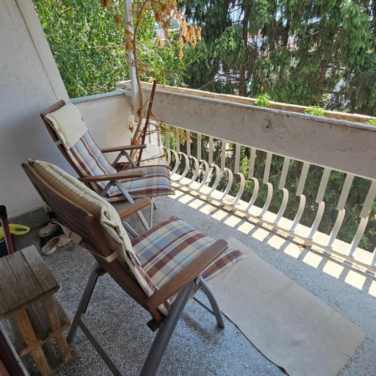 Quiet & Cozy Luzani Apartment - One-Bedroom Apartment - 9