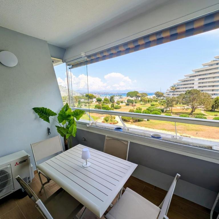 Magnifique appartement 2 pièces avec vue mer, plage à pied et parking - Appartement 1 Chambre - 27