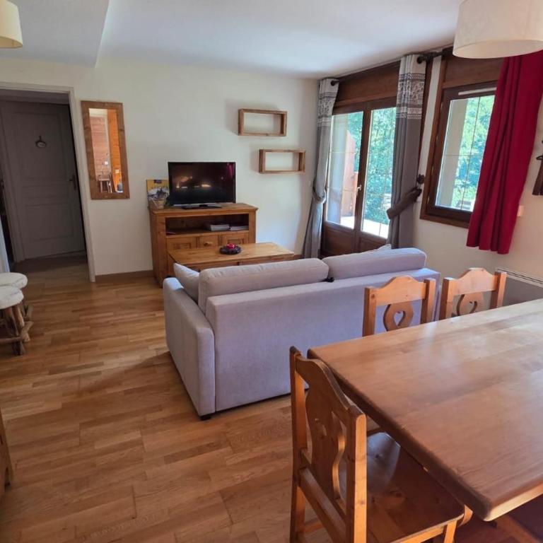 Appartement ski-inski-out terrasse et piscine - Appartement - 6